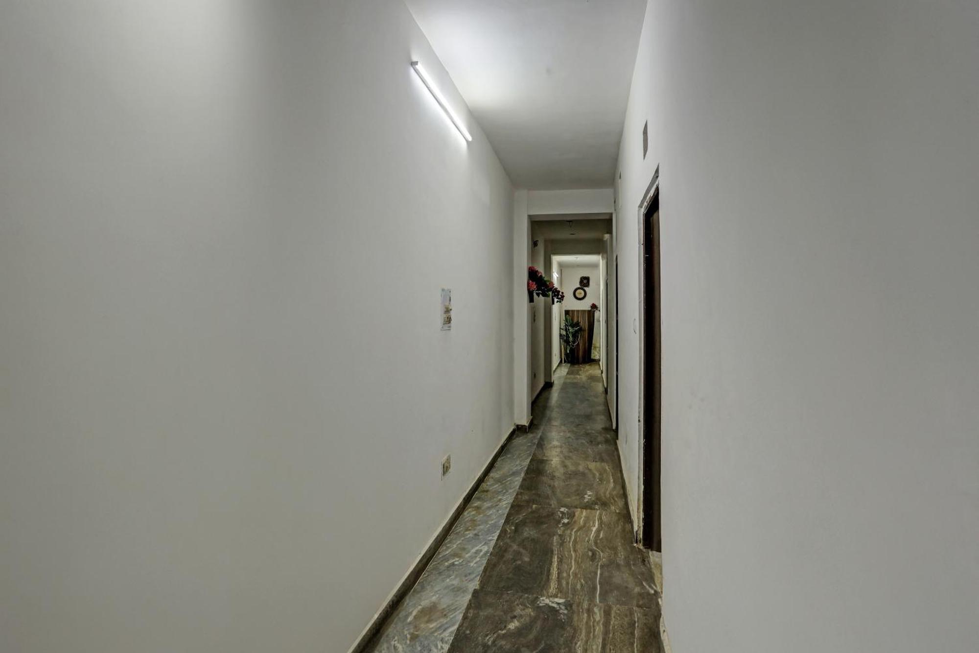 Hotel O Raaz Hotel Delhi Kültér fotó