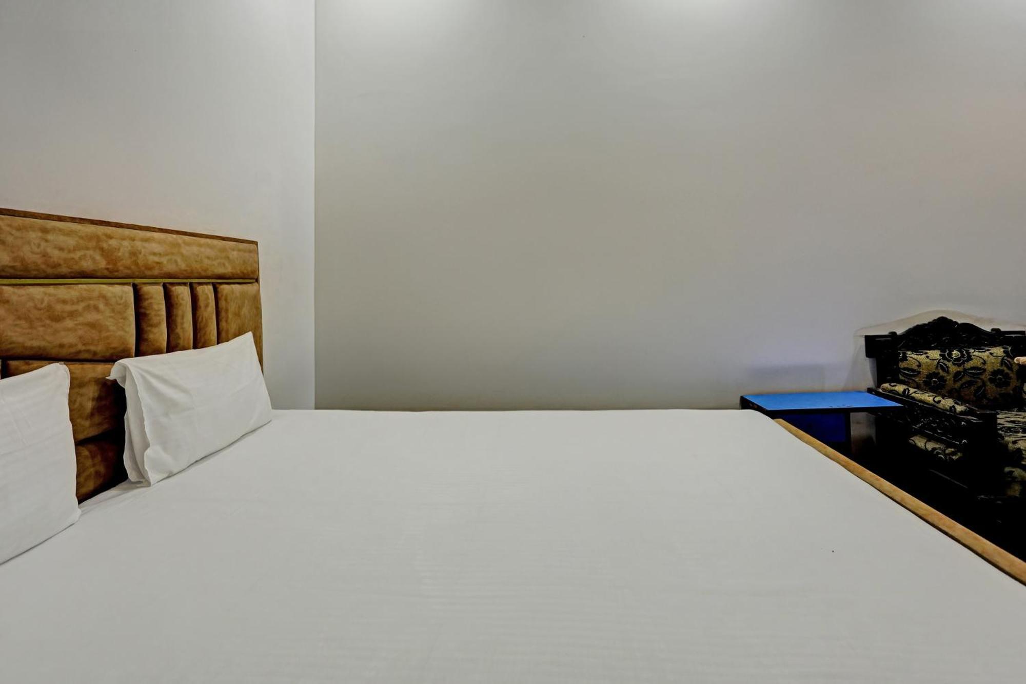 Hotel O Raaz Hotel Delhi Kültér fotó